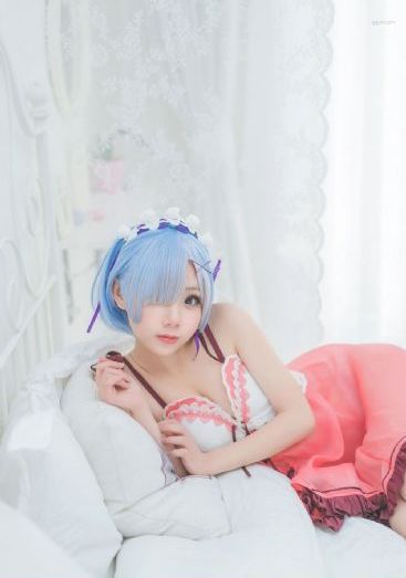 年轻漂亮的妈妈